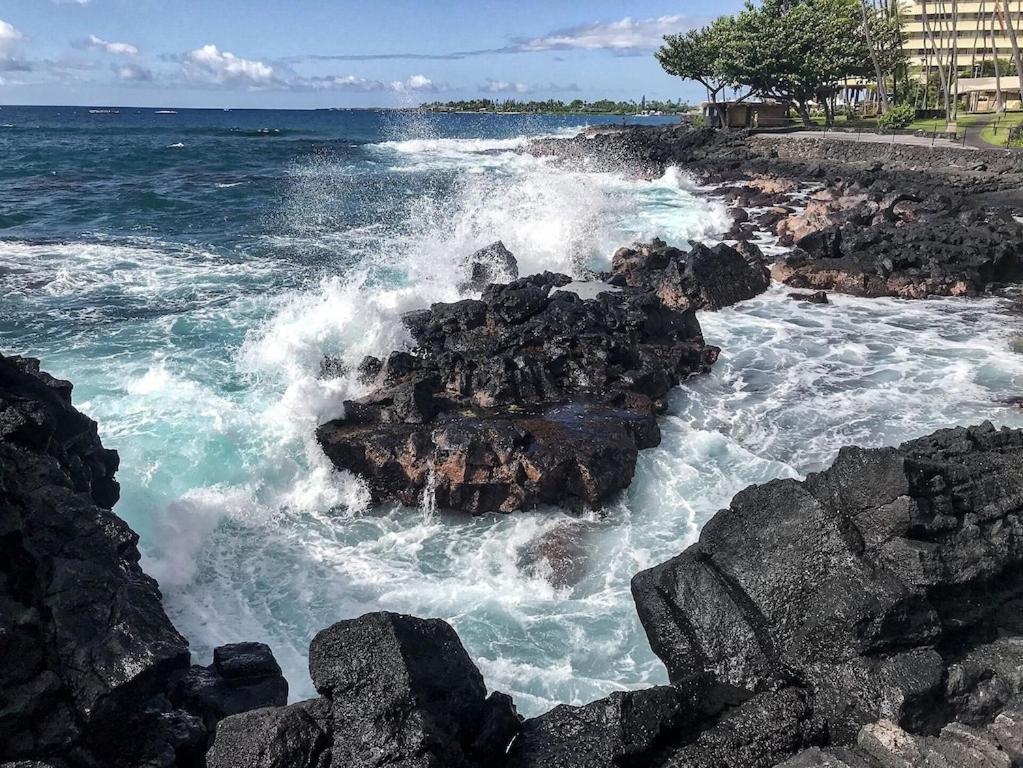 Oceanfront Condo Wrap-Around Lanai Almost Hanging Over The Ocean -Hale Kona Kai 313 By Casago Kona Kailua-Kona Exterior photo